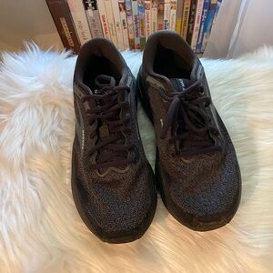 Brooks Ghost Max sneakers